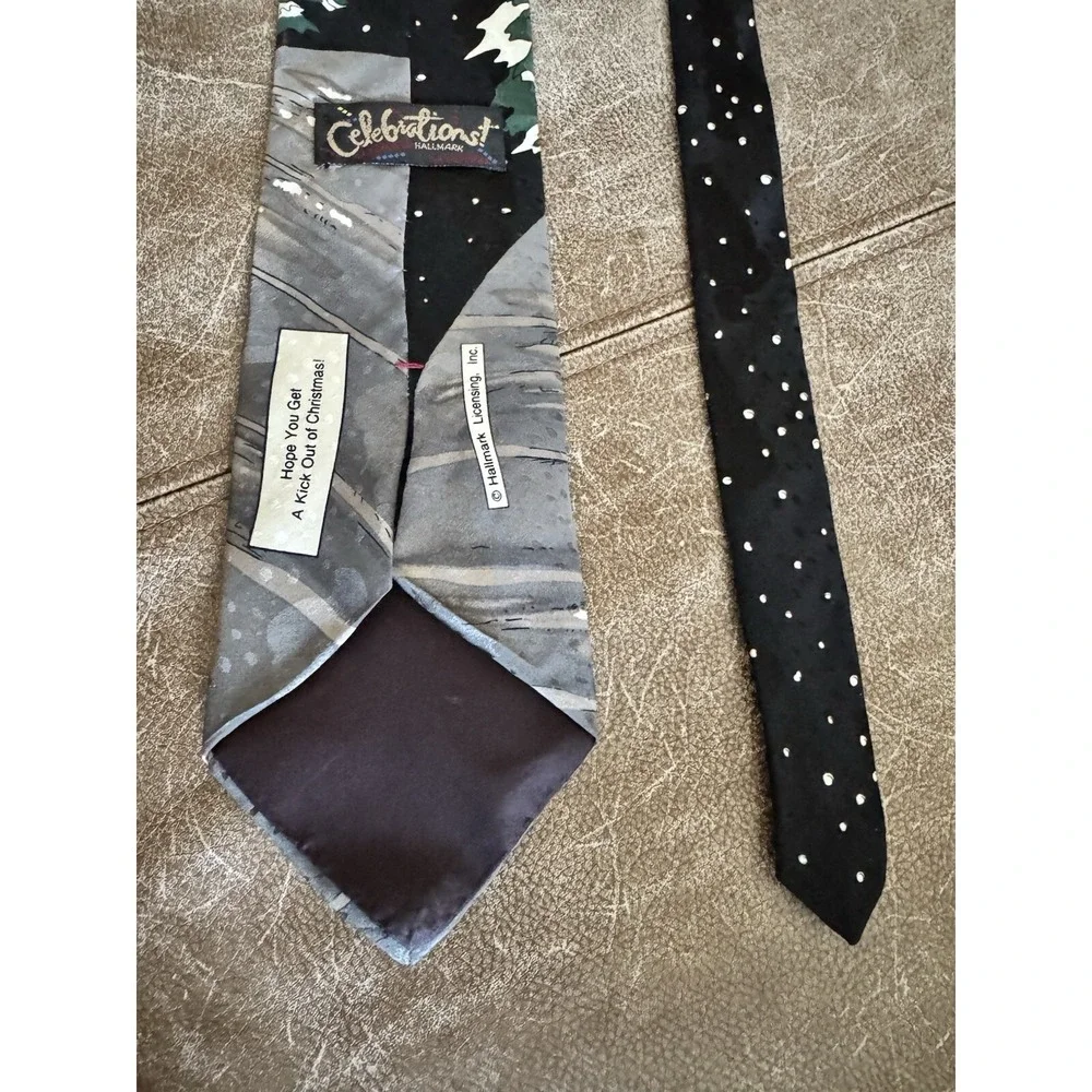 VTG Hallmark Mens Christmas Neck Tie Silk Yule‎ Tie Greetings Santa Reindeer